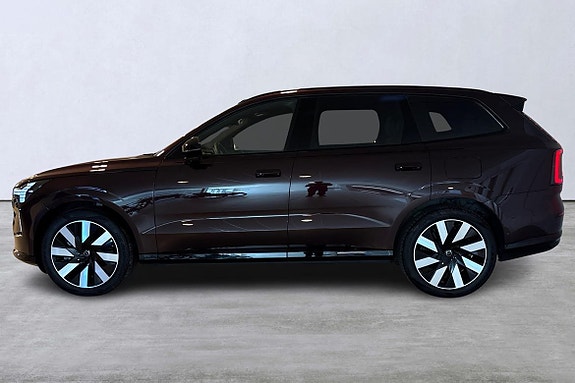 Volvo EX90 2 of 16