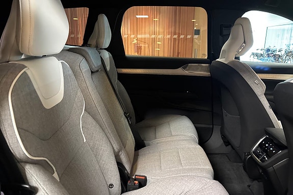 Volvo EX90 12 of 16