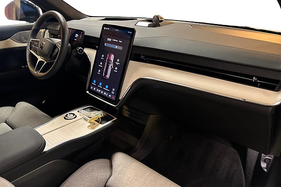 Volvo EX90 10 of 16