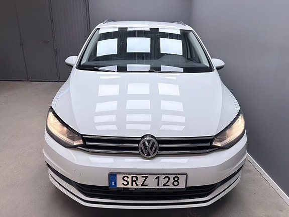 Volkswagen Touran 3 of 5