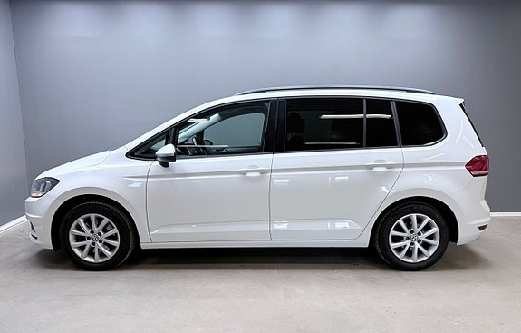 Volkswagen Touran 4 of 5