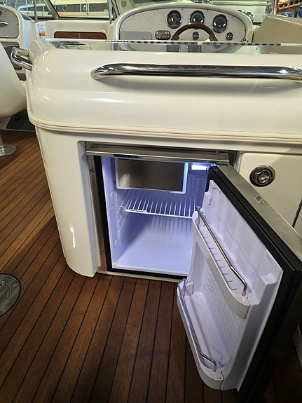 Chris Craft Corsier 28 3 of 9
