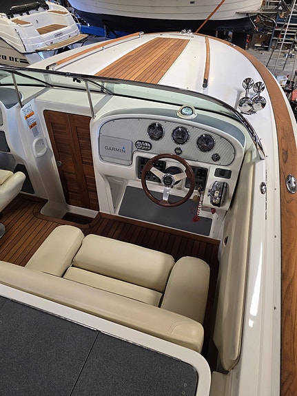 Chris Craft Corsier 28 2 of 9
