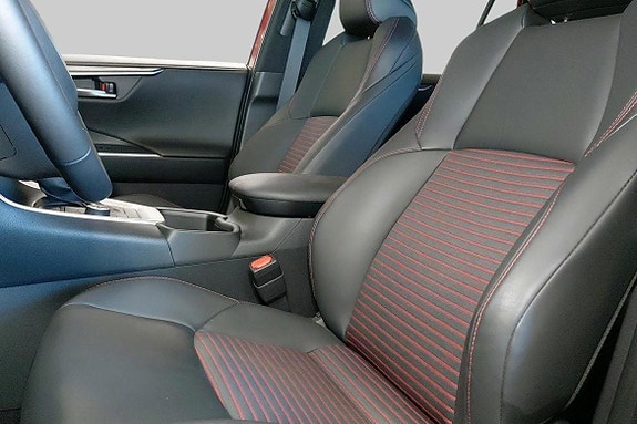 Toyota RAV4 Plug-in Hybrid 6 of 10