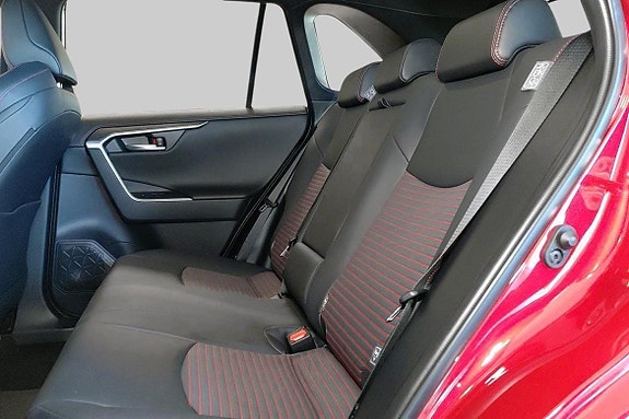 Toyota RAV4 Plug-in Hybrid 7 of 10