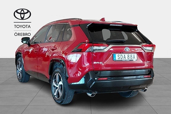 Toyota RAV4 Plug-in Hybrid 3 of 10