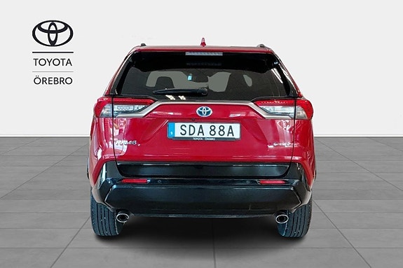 Toyota RAV4 Plug-in Hybrid 4 of 10