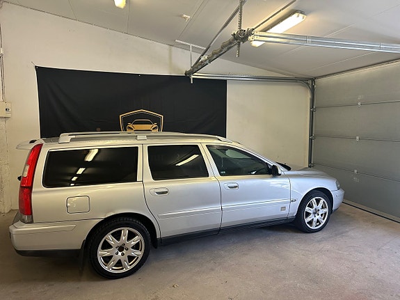 Volvo V70 4 of 5