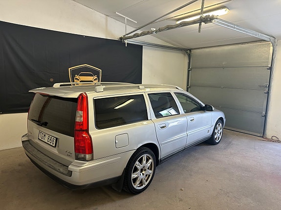 Volvo V70 3 of 5