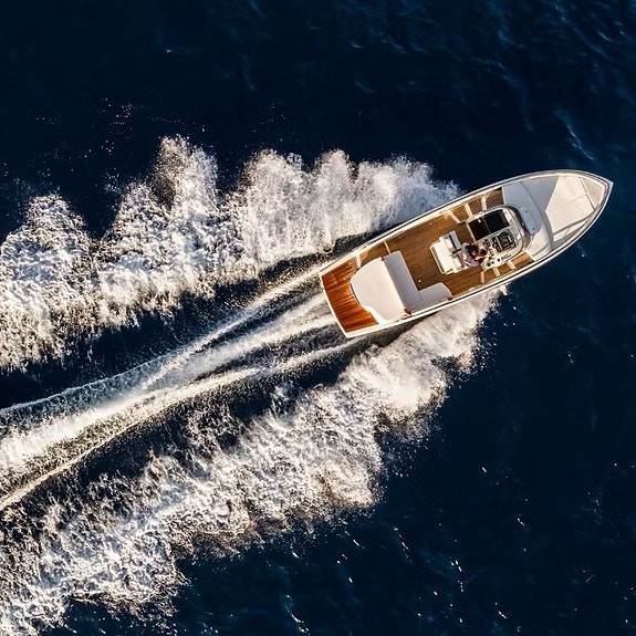 Invictus GT280 - Cabincruiser - Italiensk Lyxyacht 2 of 11