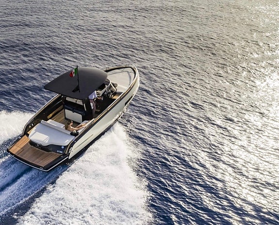 Invictus GT280 - Cabincruiser - Italiensk Lyxyacht 10 of 11