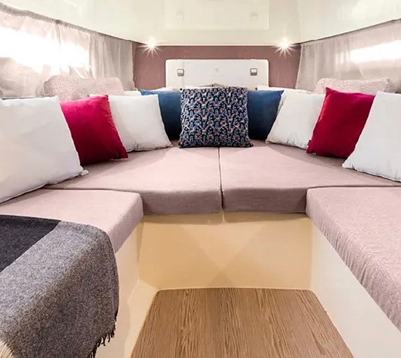 Invictus GT280 - Cabincruiser - Italiensk Lyxyacht 4 of 11
