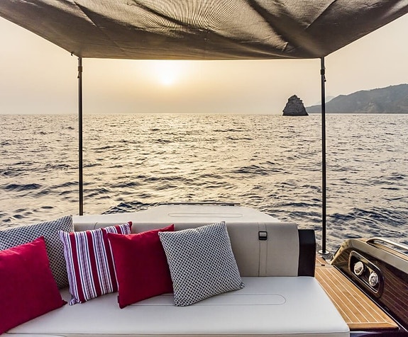 Invictus GT280 - Cabincruiser - Italiensk Lyxyacht 3 of 11