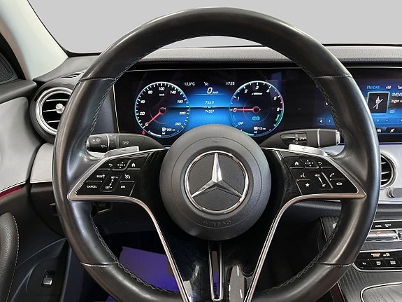 Mercedes-Benz E300 de 19 of 21