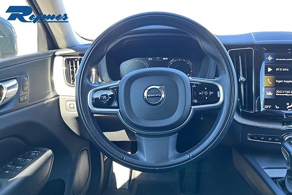 Volvo XC60 10 of 23