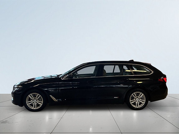 BMW 530e 4 of 5