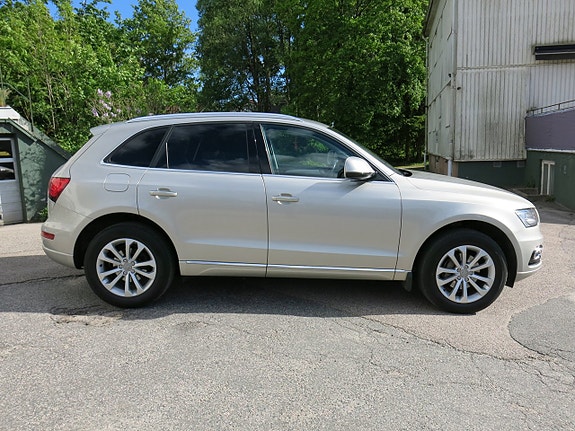 Audi Q5 2 of 5