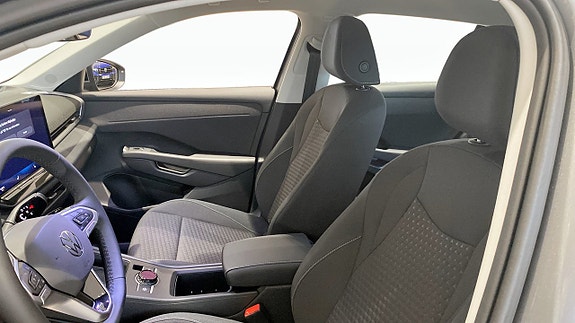 Volkswagen T-Roc 8 of 12