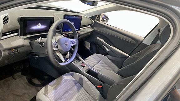 Volkswagen T-Roc 7 of 12