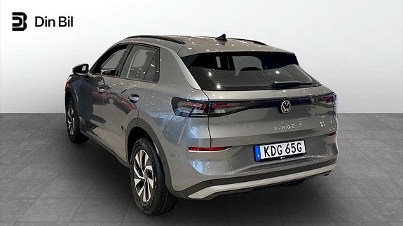 Volkswagen T-Roc 3 of 5