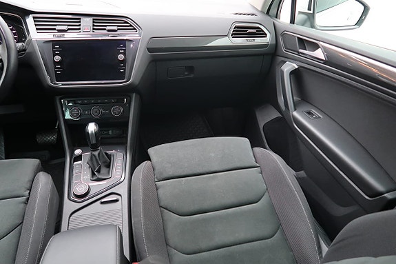 Volkswagen Tiguan 10 of 23