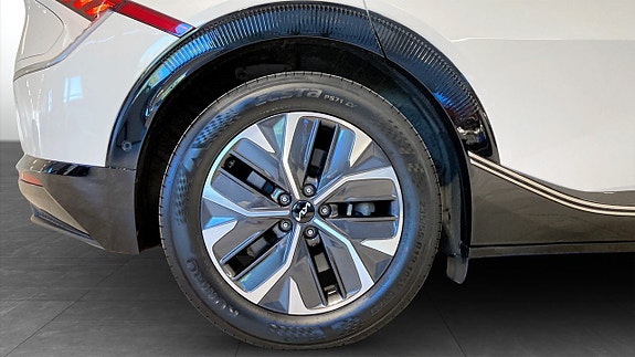 Kia EV6 9 of 16