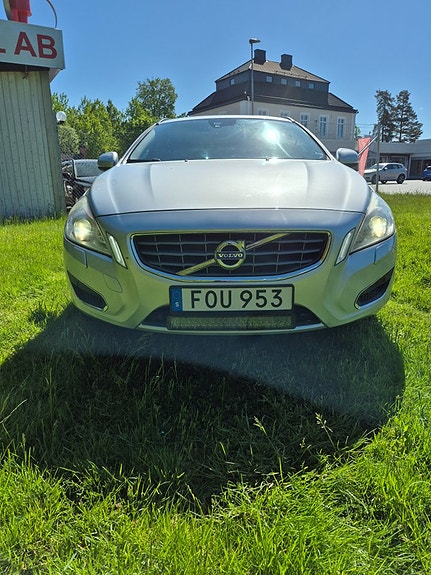 Volvo V60 4 of 5