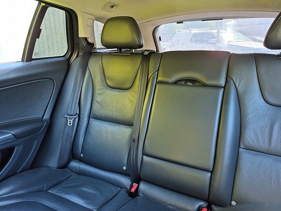 Volvo V60 7 of 9