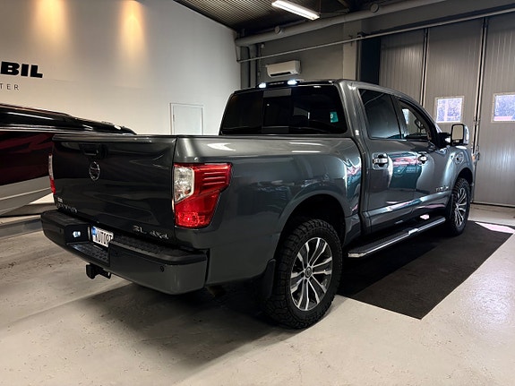 Nissan Titan 3 of 5