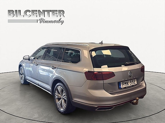 Volkswagen Passat Alltrack 4 of 5