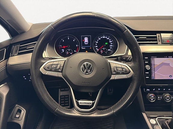 Volkswagen Passat Alltrack 10 of 20
