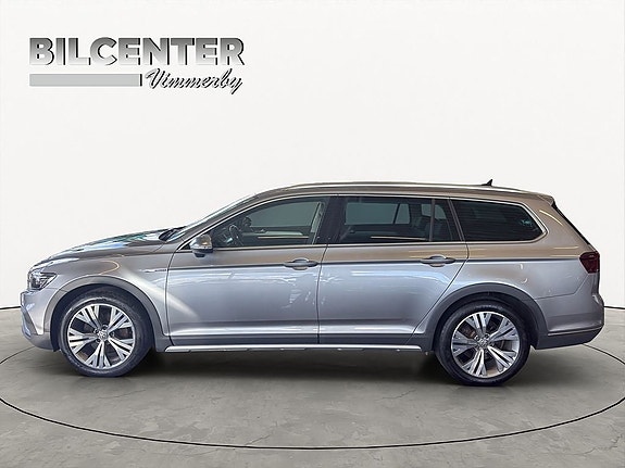 Volkswagen Passat Alltrack 3 of 5