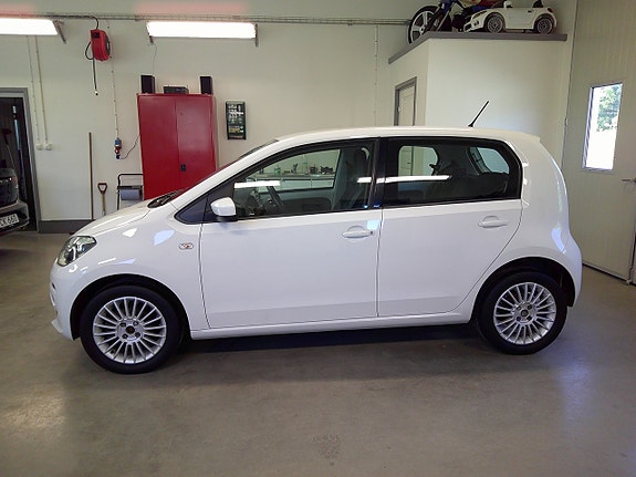 Volkswagen UP! 5 of 5