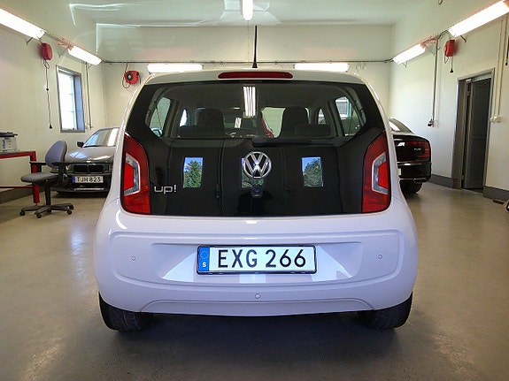 Volkswagen UP! 4 of 5