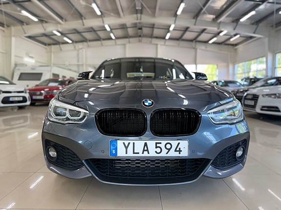 BMW 118d 2 of 5