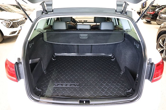 Volkswagen Passat Alltrack 6 of 19
