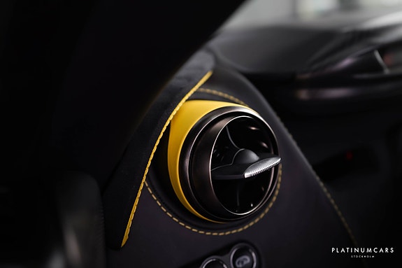 McLaren 720S 14 of 26