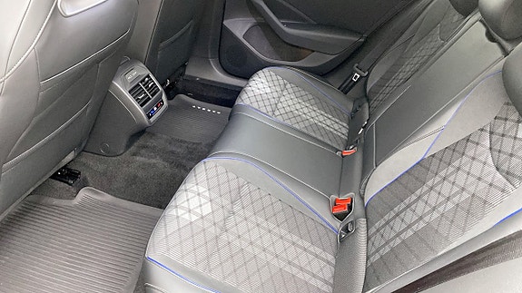 Volkswagen Passat 11 of 12