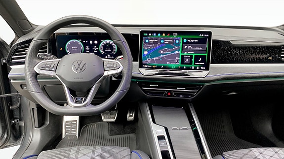 Volkswagen Passat 10 of 12