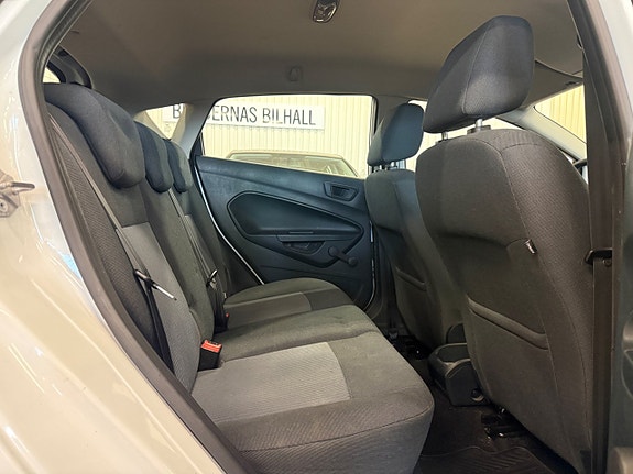 Ford Fiesta 4 of 5
