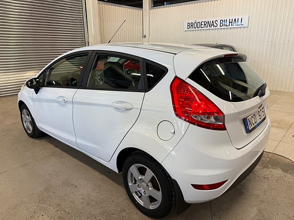 Ford Fiesta 2 of 5