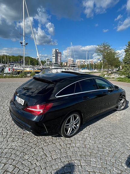 Mercedes-Benz CLA180 2 of 4