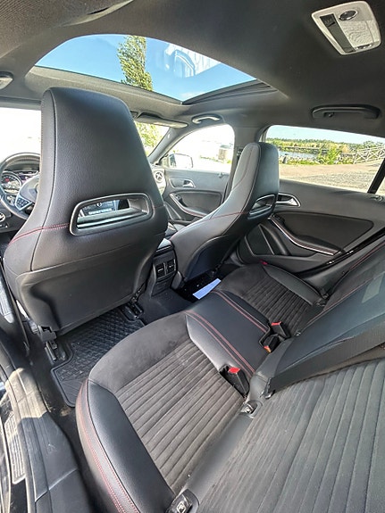 Mercedes-Benz CLA180 4 of 4