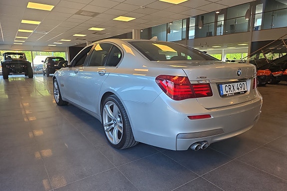 BMW 730 2 of 5