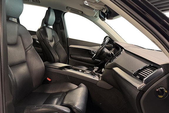 Volvo XC90 14 of 30