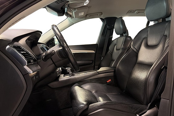 Volvo XC90 13 of 30