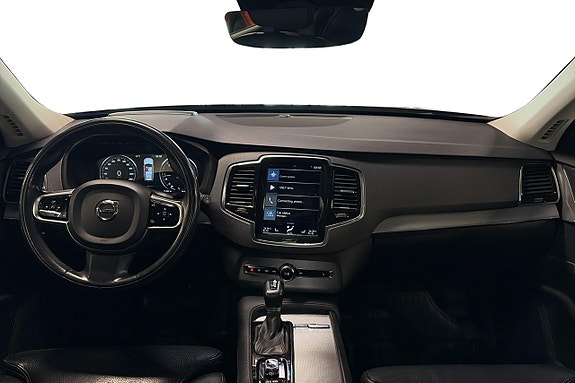 Volvo XC90 11 of 30