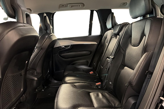 Volvo XC90 16 of 30