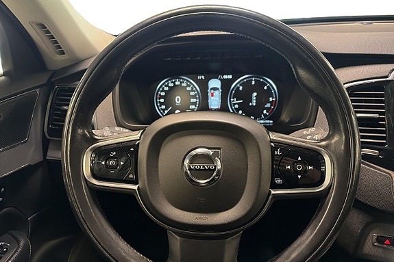 Volvo XC90 12 of 30