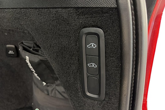Volvo XC90 18 of 30